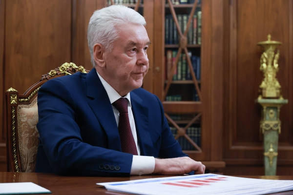 Собянин открыл школу будущего в Ново-Переделкине: где роботы учат детей, а парты летают