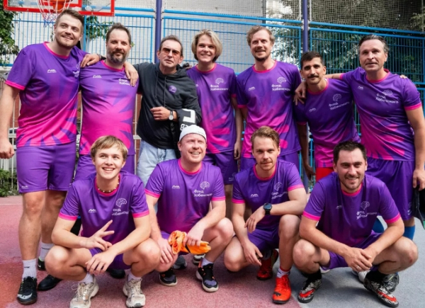 Виктор Добронравов, Тихон Жизневский и Леон Кемстач сыграли в благотворительном футбольном матче