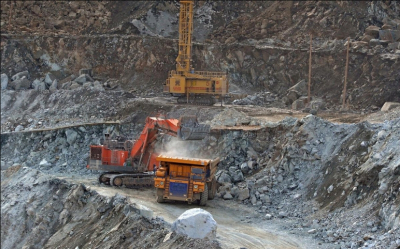 Акции ЮГК упали на более чем 4% после приостановки работы шахты