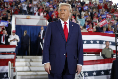 Белый дом ведет секретные переговоры с изгнанным иранским принцем: как это может повлиять на политику Трампа в Иране?