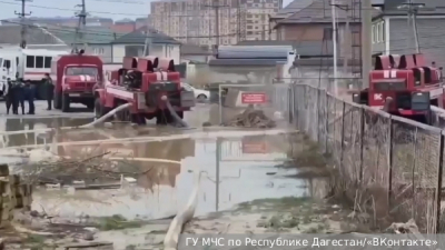 В Дербенте наблюдается резкое снижение уровня воды на улицах города