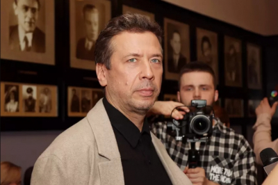 Андрей Мерзликин впервые после развода вышел в свет с сыном