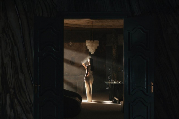 Ирина Шейк стала лицом нового кампейна косметического бренда